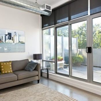 Roller_shutterstock_136162250_Living-room-with-sliding-glass-door-to-balcony-600x600
